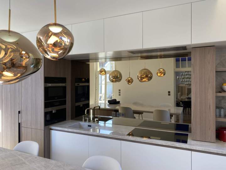 Pose de crédence de cuisine en verre Épinal