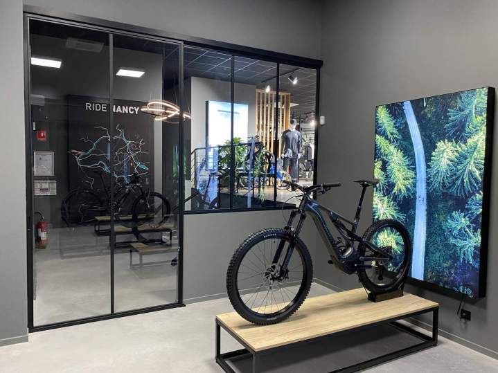 Montage de verrières à Épinal