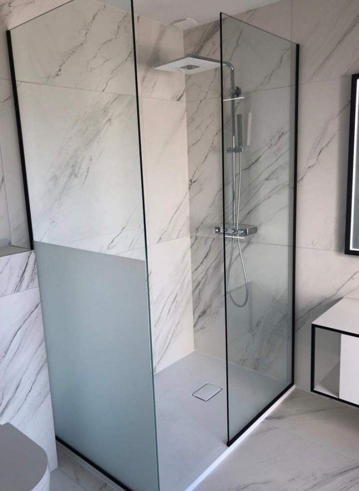 Paroi de douche sur mesure Épinal